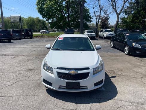 Used 2014 Chevrolet Cruze LT FWD image 2