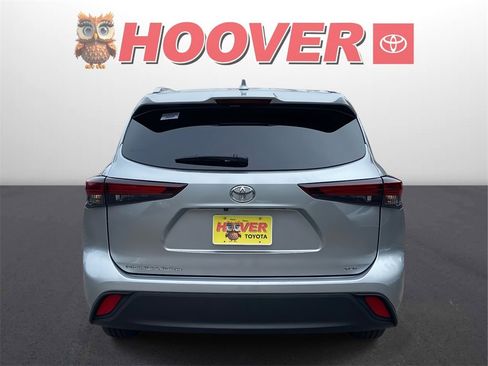 Used 2025 Toyota Highlander XLE image 3