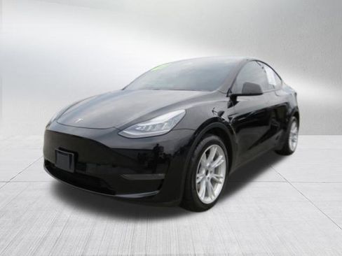 Used 2021 Tesla Model Y Long Range image 4