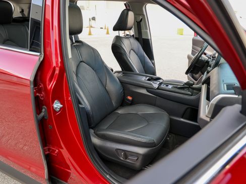 Certified 2024 Toyota Grand Highlander AWD image 47