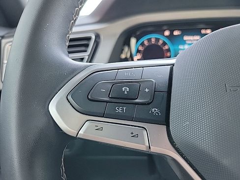 Used 2024 Volkswagen Atlas Cross Sport SE image 21