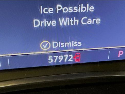 Used 2021 Chevrolet Traverse LT image 19