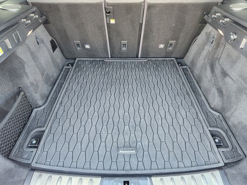 Used 2020 Jaguar F-PACE SVR image 34