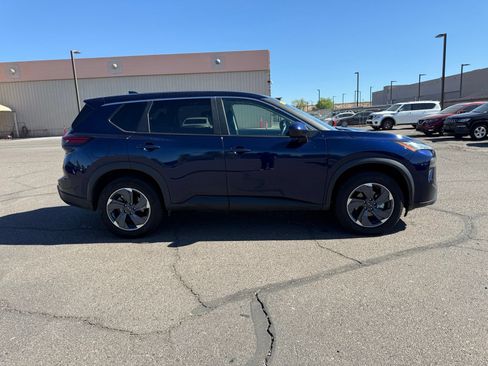 Certified 2025 Nissan Rogue SV FWD image 3