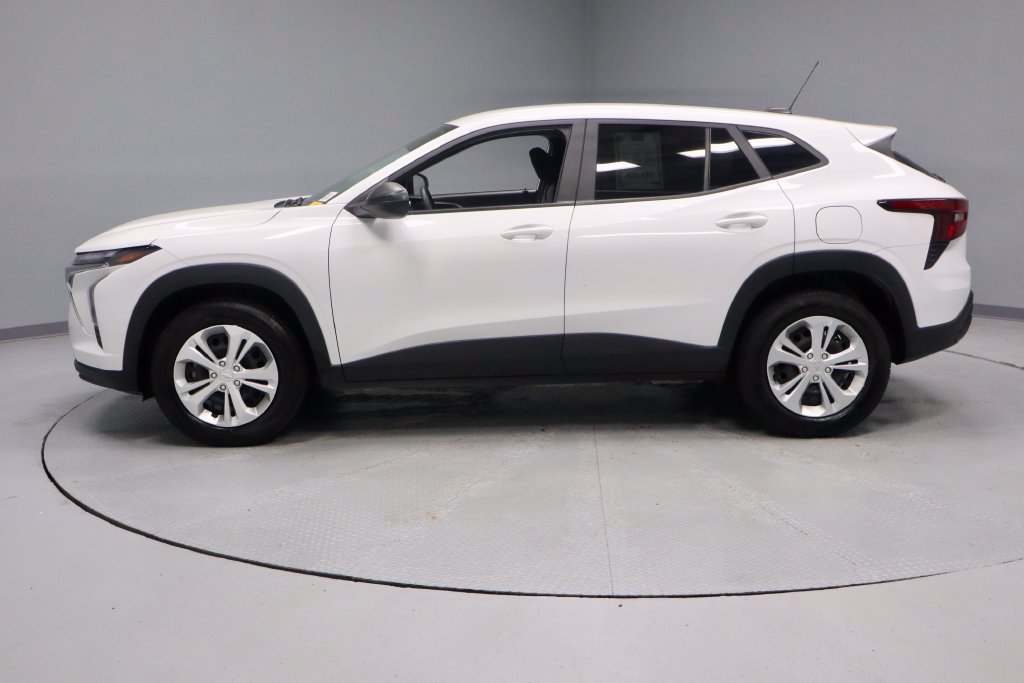 Used 2025 Chevrolet Trax LS FWD image 8