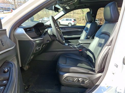 New 2026 Jeep Grand Cherokee Limited image 9