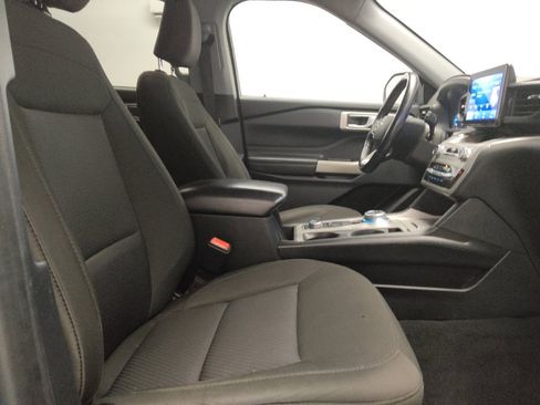 Used 2022 Ford Explorer XLT AWD/4WD image 21