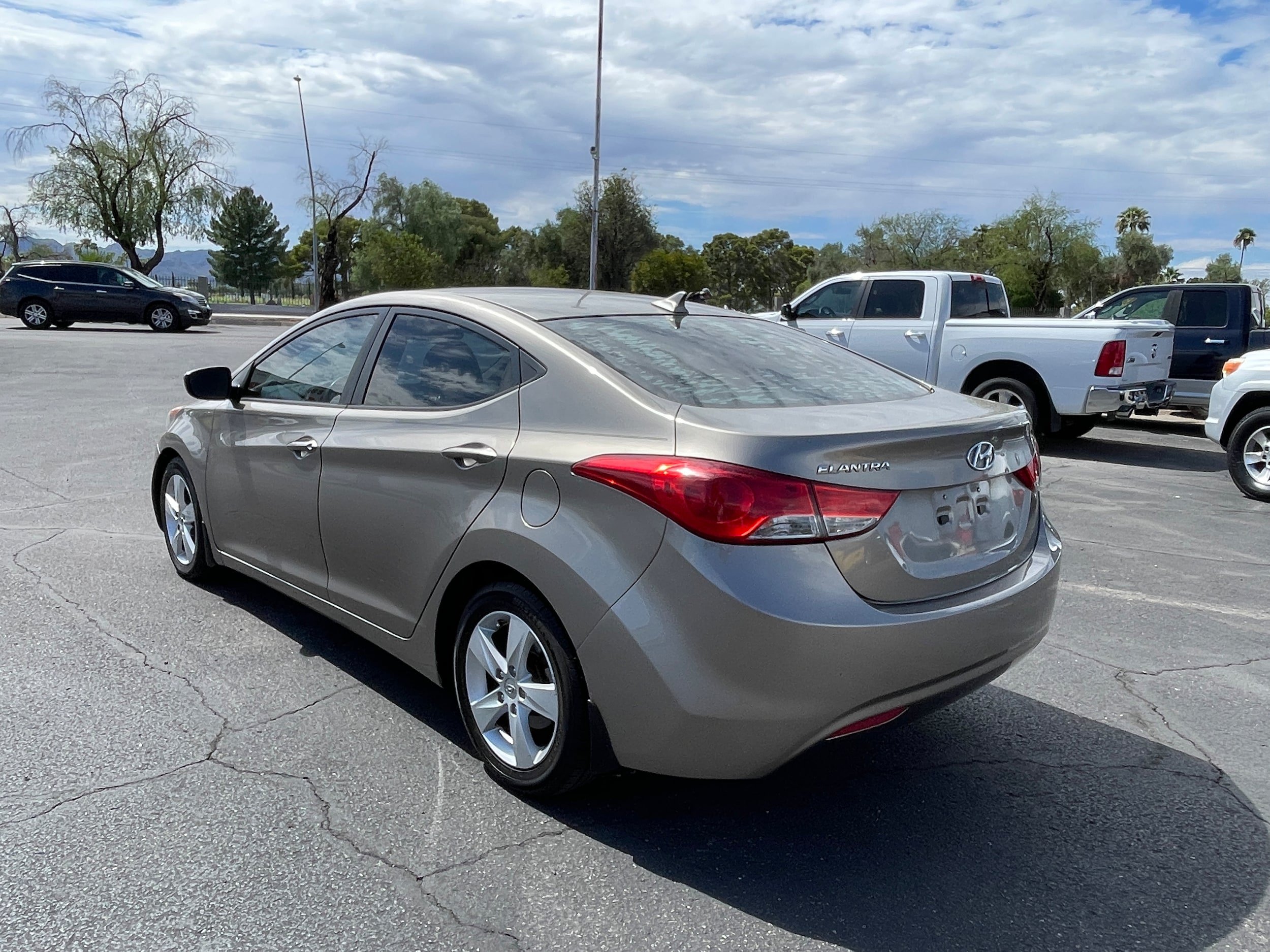 Used 2013 Hyundai Elantra GLS w/ Preferred Pkg FWD image 3