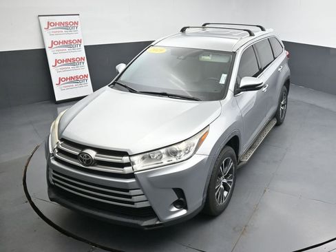 Used 2019 Toyota Highlander LE FWD image 22