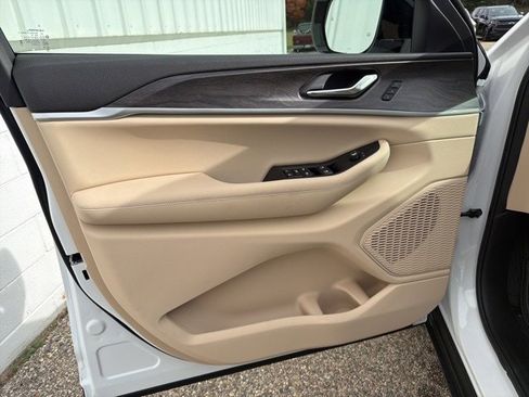 New 2025 Jeep Grand Cherokee Limited w/ Trailer Tow Package image 21