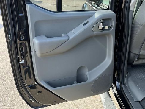 Used 2021 Nissan Frontier SV w/ Midnight Edition Floor Mats image 18