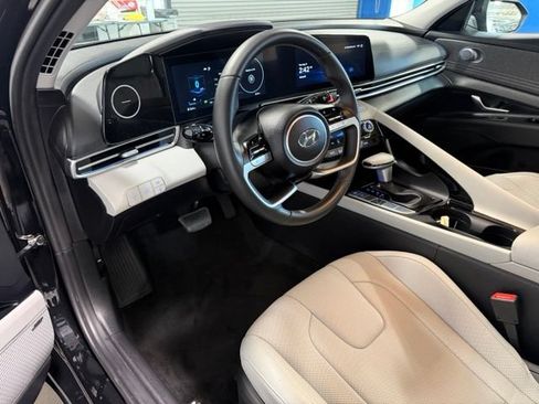 Used 2023 Hyundai Elantra Limited FWD image 19