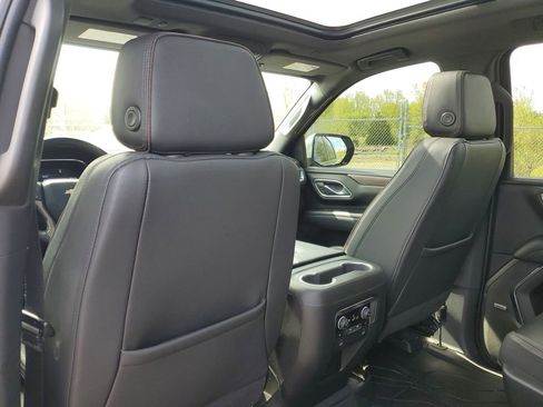 Used 2023 Chevrolet Suburban High Country AWD/4WD image 32