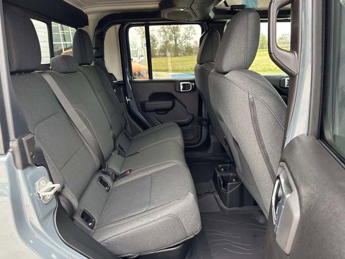 New 2025 Jeep Gladiator Sport image 18