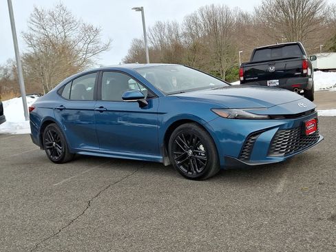 Certified 2025 Toyota Camry SE w/ Convenience Package image 4