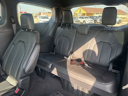 New 2026 Chrysler Pacifica Select image 25