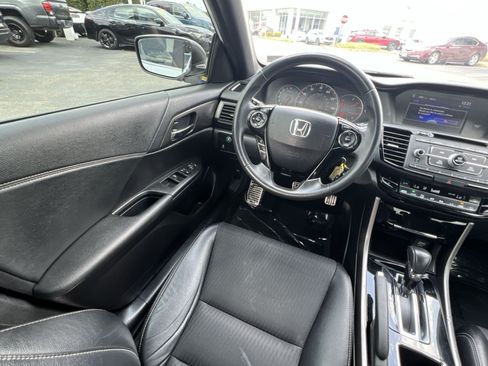Used 2016 Honda Accord Sport image 4