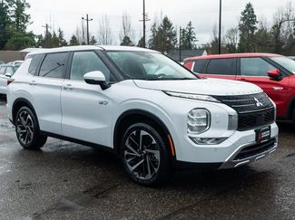 New 2025 Mitsubishi Outlander SE video 1