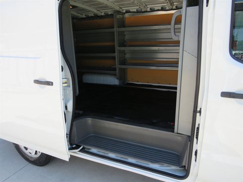 Used 2021 Nissan NV 2500 SV image 12