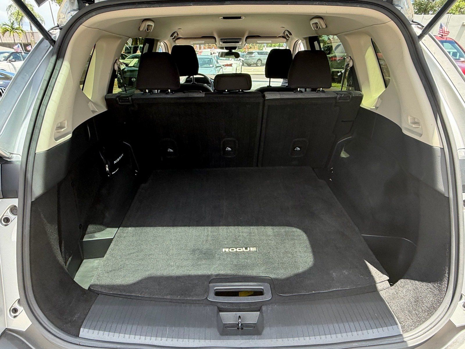 Certified 2023 Nissan Rogue SV FWD image 15