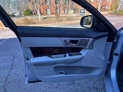 Used 2009 Jaguar XF Premium image 19