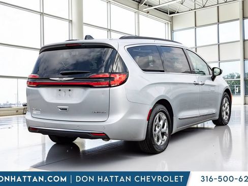Used 2023 Chrysler Pacifica Limited FWD image 26