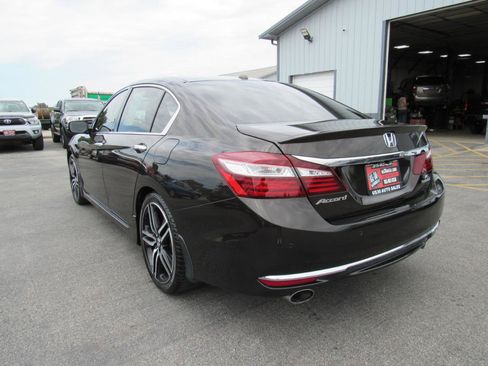 Used 2016 Honda Accord Touring image 4