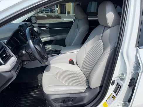 Used 2022 Toyota Camry SE image 10