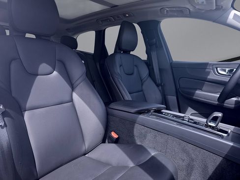 Certified 2025 Volvo XC60 B5 Core AWD/4WD image 18