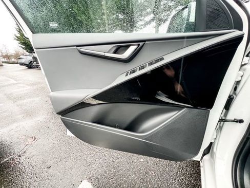 New 2025 Kia Niro EX image 19