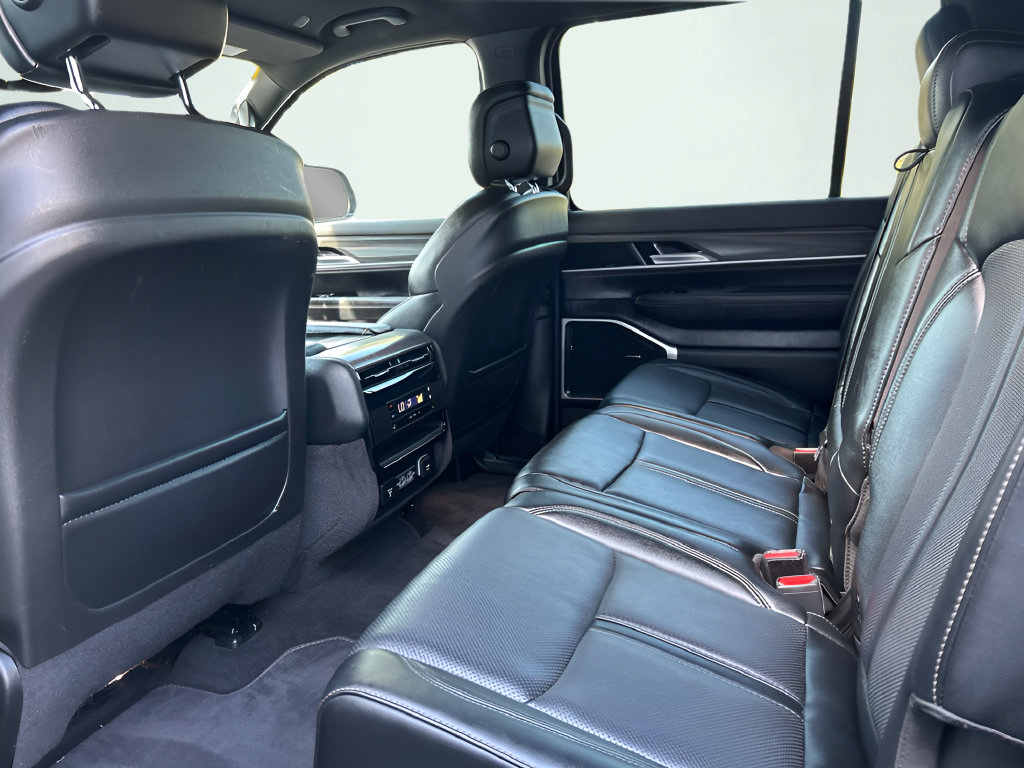 Used 2024 Jeep Wagoneer L Series III w/ Flexible Seating Group AWD/4WD image 56