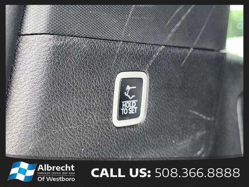 Used 2024 Jeep Grand Wagoneer L Series III AWD/4WD image 36