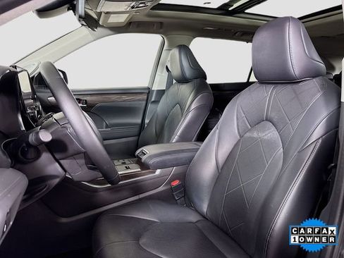 Used 2023 Toyota Highlander Platinum image 21