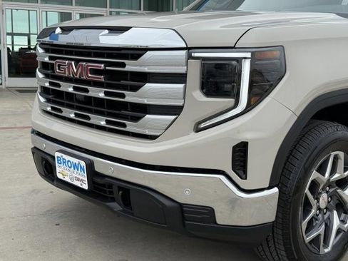 New 2026 GMC Sierra 1500 SLE w/ Preferred Package image 15