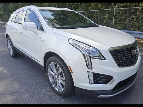 Used 2024 Cadillac XT5 Premium Luxury w/ Technology Package FWD image 3