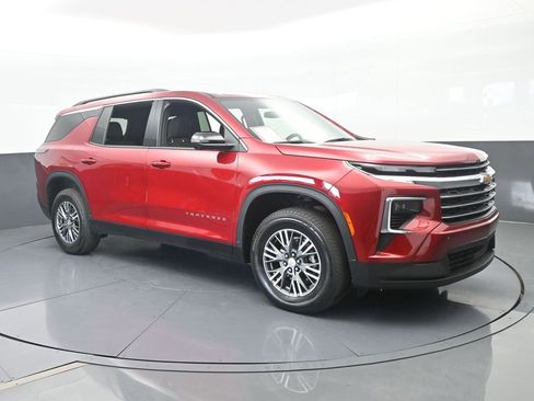 Used 2024 Chevrolet Traverse LT image 8