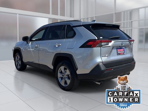 Used 2022 Toyota RAV4 LE AWD/4WD image 4
