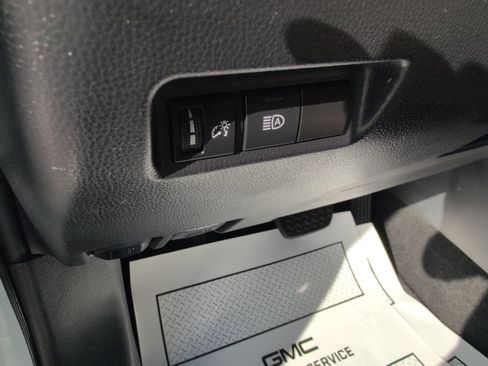 Used 2021 Toyota RAV4 LE FWD image 16