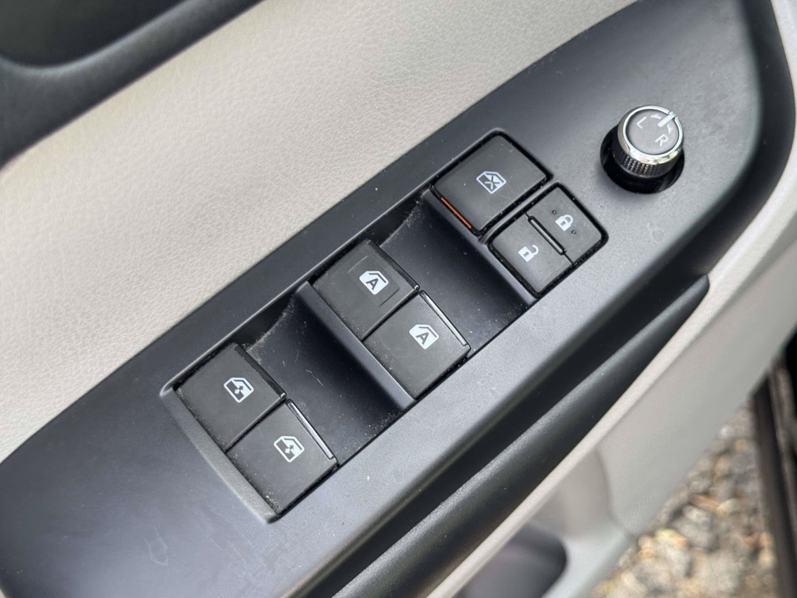 Used 2018 Toyota Highlander XLE AWD/4WD image 14