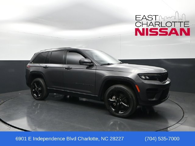 Used 2023 Jeep Grand Cherokee Altitude AWD/4WD image 1