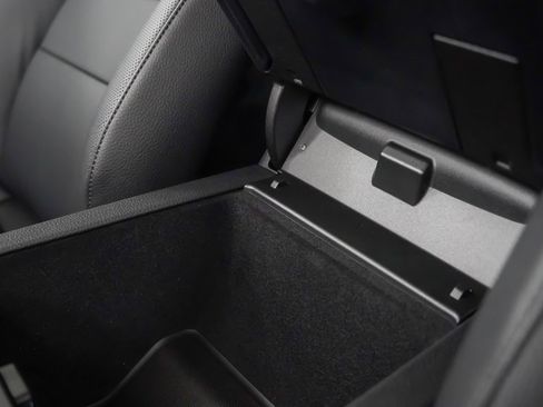 Certified 2025 Porsche Cayenne image 34