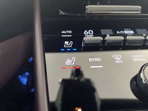 Certified 2025 Porsche Cayenne E-Hybrid AWD/4WD image 23