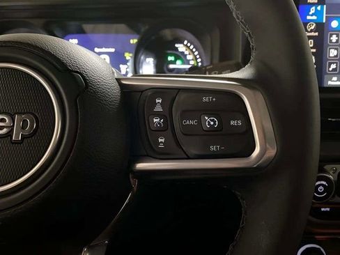 Used 2025 Jeep Wrangler Unlimited Sahara w/ Safety Group AWD/4WD image 18