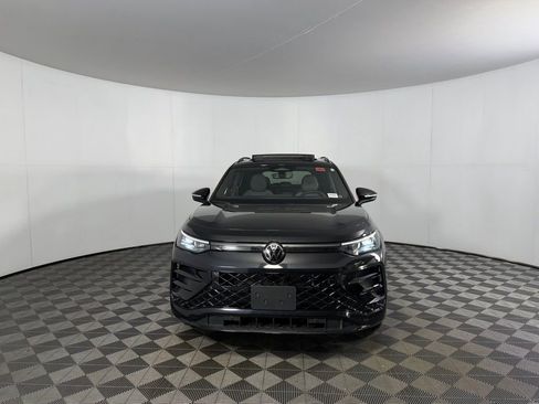 Used 2025 Volkswagen Tiguan SE R-Line image 5