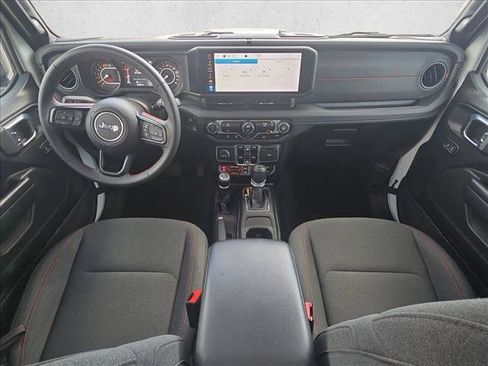 Used 2025 Jeep Wrangler Unlimited Rubicon AWD/4WD image 17
