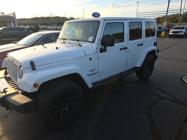 Used 2016 Jeep Wrangler Unlimited Sahara w/ Connectivity Group AWD/4WD image 13