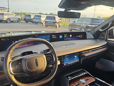 New 2026 Lincoln Navigator L Black Label AWD/4WD image 6