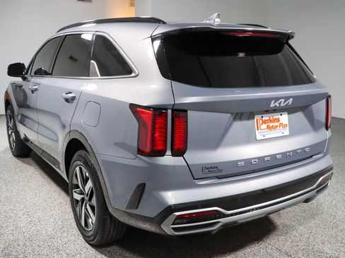Used 2022 Kia Sorento S w/ Panoramic Sunroof Package FWD image 9