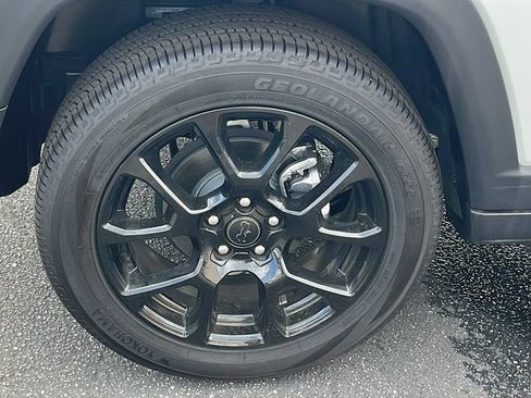 Used 2026 Jeep Compass Latitude AWD/4WD image 7
