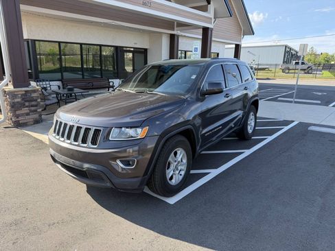 Used 2015 Jeep Grand Cherokee Laredo w/ Quick Order Package 23E RWD image 2